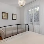 Апартаменты Pet Friendly In With Wifi